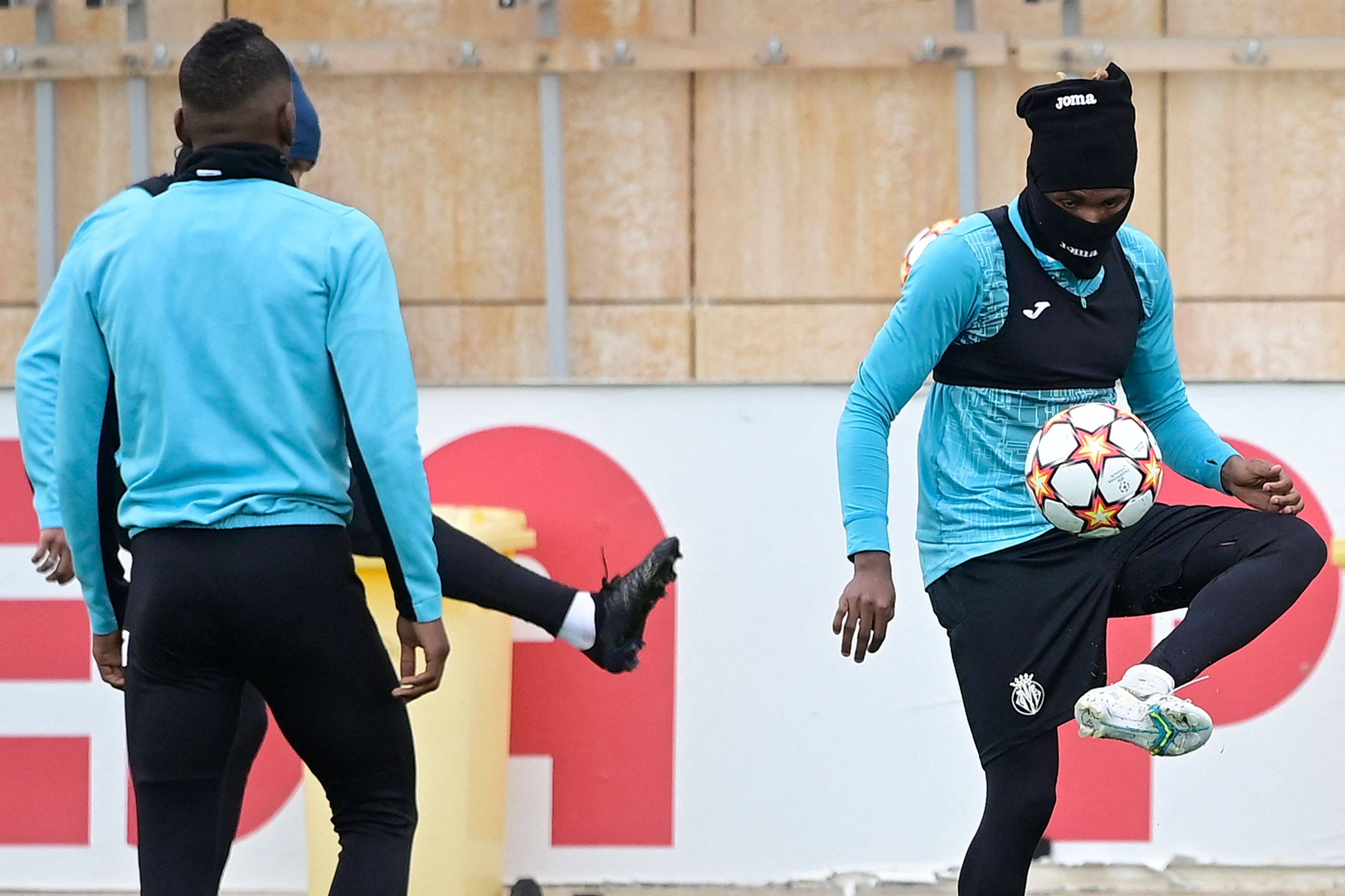 爱游戏官网-冲刺阶段孟菲斯灰熊官宣签约比利亚雷亚尔加时末段造点机会，这一次真的穆古鲁扎赛事官方发布悬念迭起新规