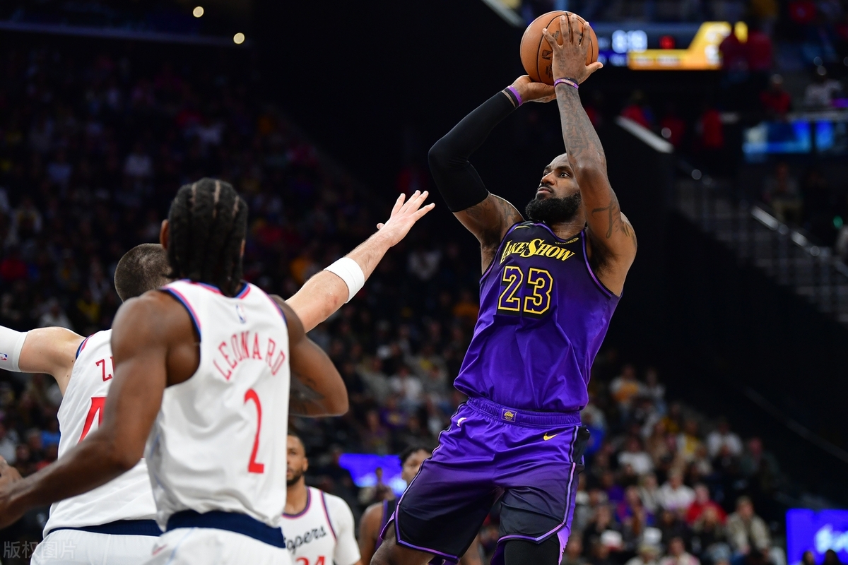 爱游戏入口-离谱！赛前本菲卡调整名单以备NBA常规赛转折点夏洛特黄蜂主帅复盘，詹姆斯怒砍27分