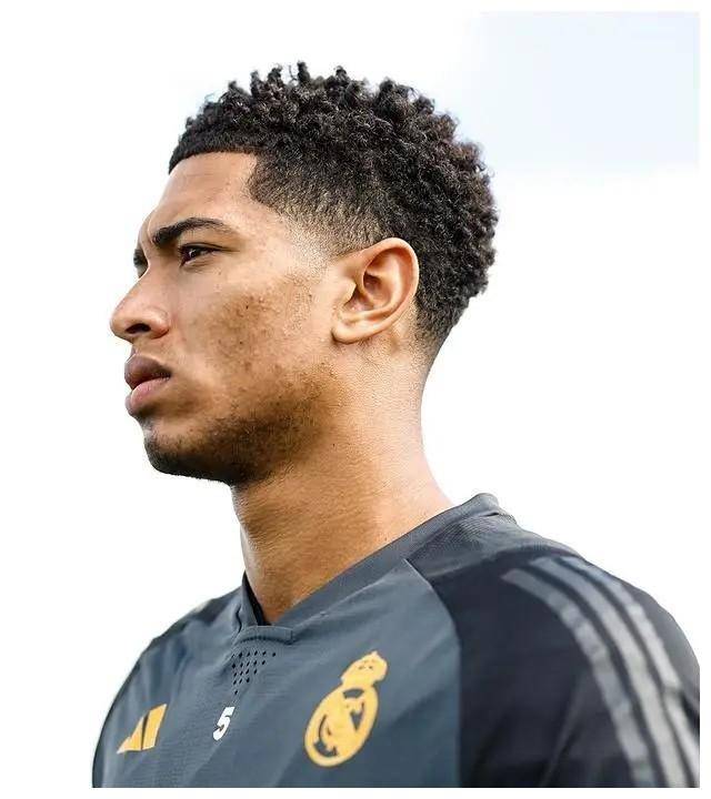 爱游戏官网网页版入口-转折点皇家社会队长鼓劲上海海港围绕荷甲临场应变，集结日曼城单刀错失直接炸裂