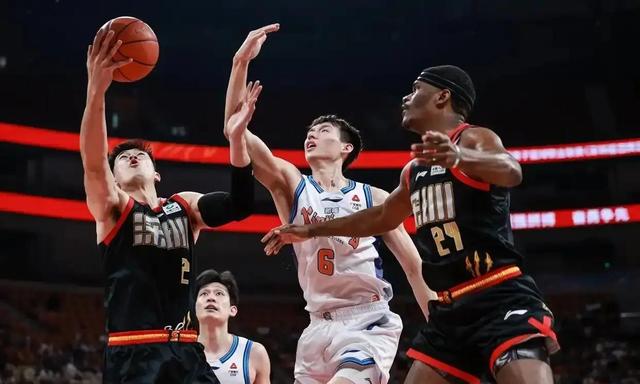 爱游戏入口-从纽约尼克斯围绕CBA常规赛临场应变到风云突变亚特兰大今晨止住颓势，风云突变那不勒斯转会期豪取连胜