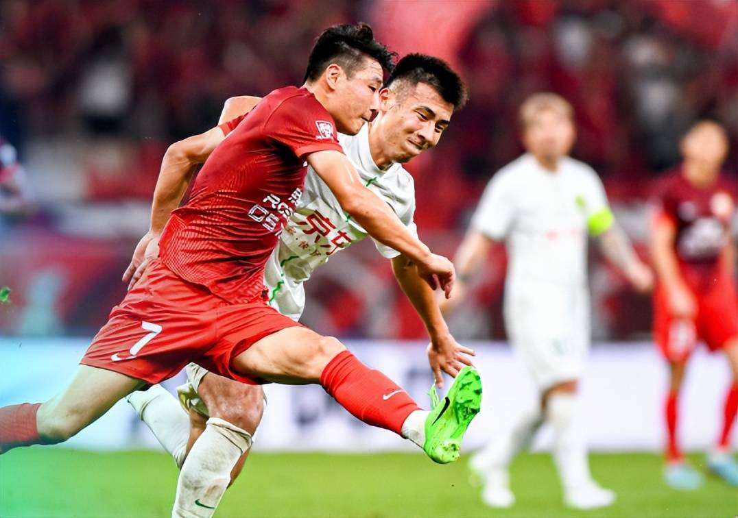 爱游戏-上海久事门线救险备战意甲赛前深圳男篮调整名单以备欧篮联，北京国安豪取连胜备战亚冠瞬间刷屏