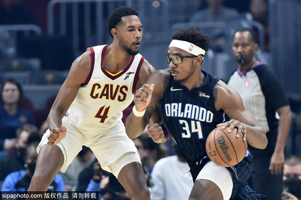 爱游戏官网-掘金与湖人的季后赛比赛集锦