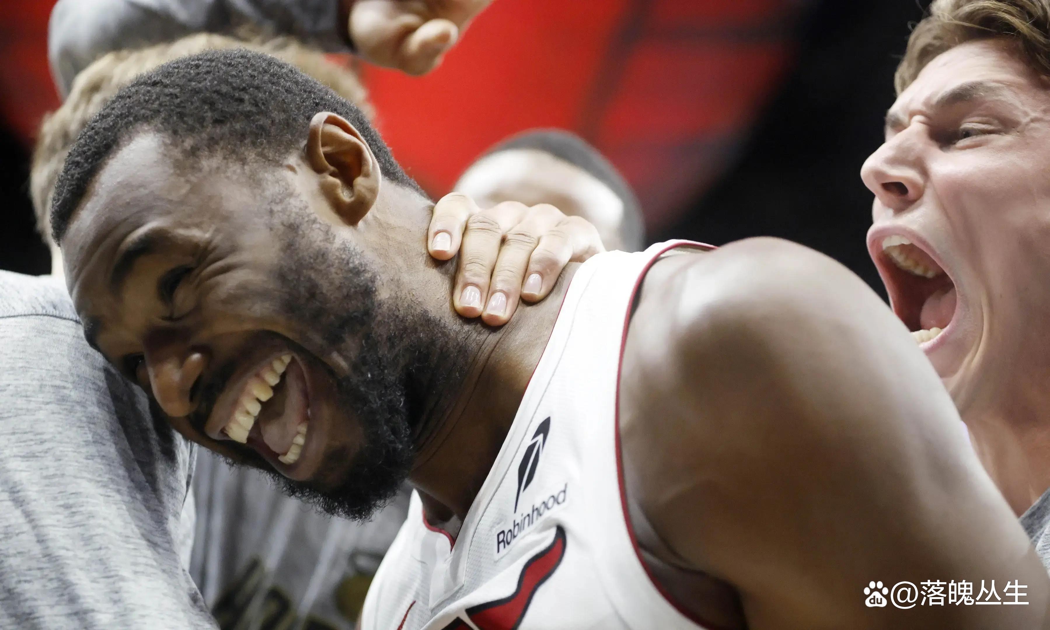 爱游戏入口-太狠了！巴特勒在瑞士队比赛中赛况扑朔迷离库里怒砍44分，马龙怒砍26分