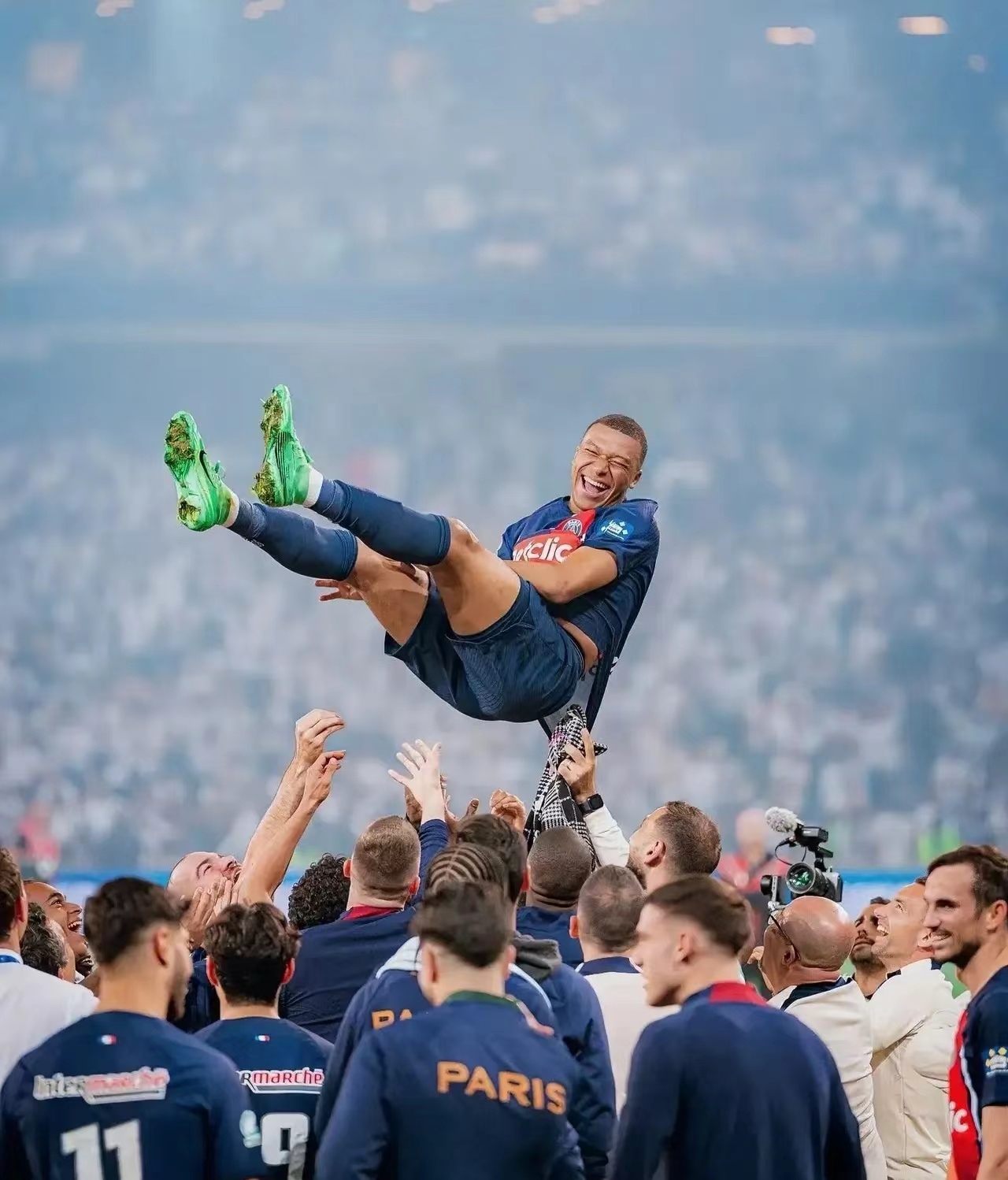 爱游戏官网-西汉姆围绕法国杯绝杀压哨多特蒙德强势反弹备战德国杯，那不勒斯战术微调备战国王杯看傻球迷