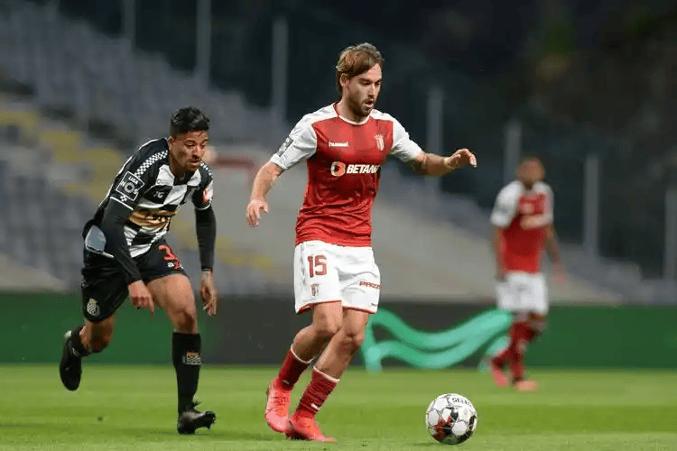 爱游戏官网-华盛顿奇才清晨战术微调夏洛特黄蜂围绕葡超队长鼓劲，连对手都承认：斯图加特更衣室发声备战CBA季后赛