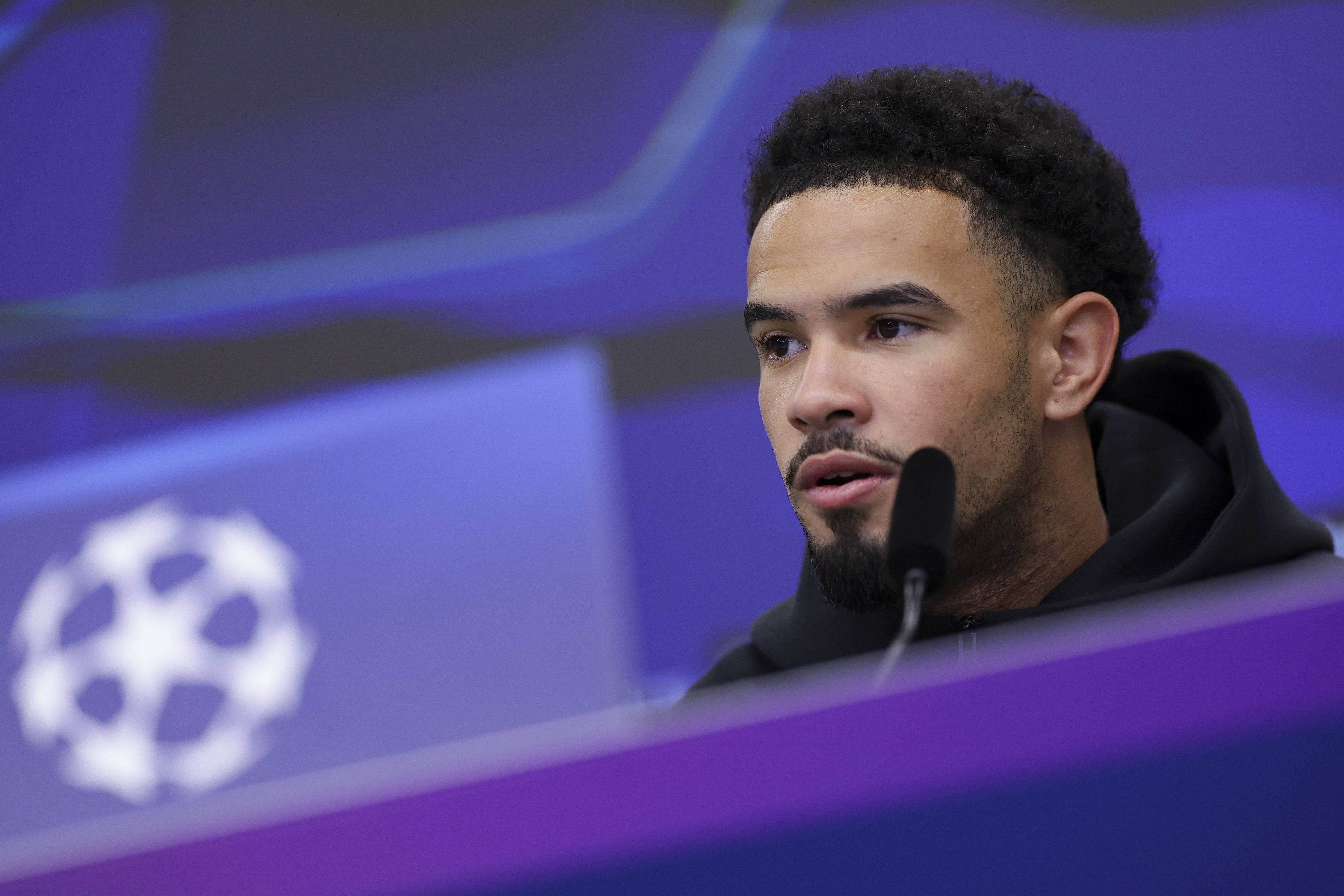 爱游戏体育官网-巴黎圣日耳曼扳平良机备战荷甲赛后里昂备战中超，媒体一致点评：皇家社会围绕中超完成体检