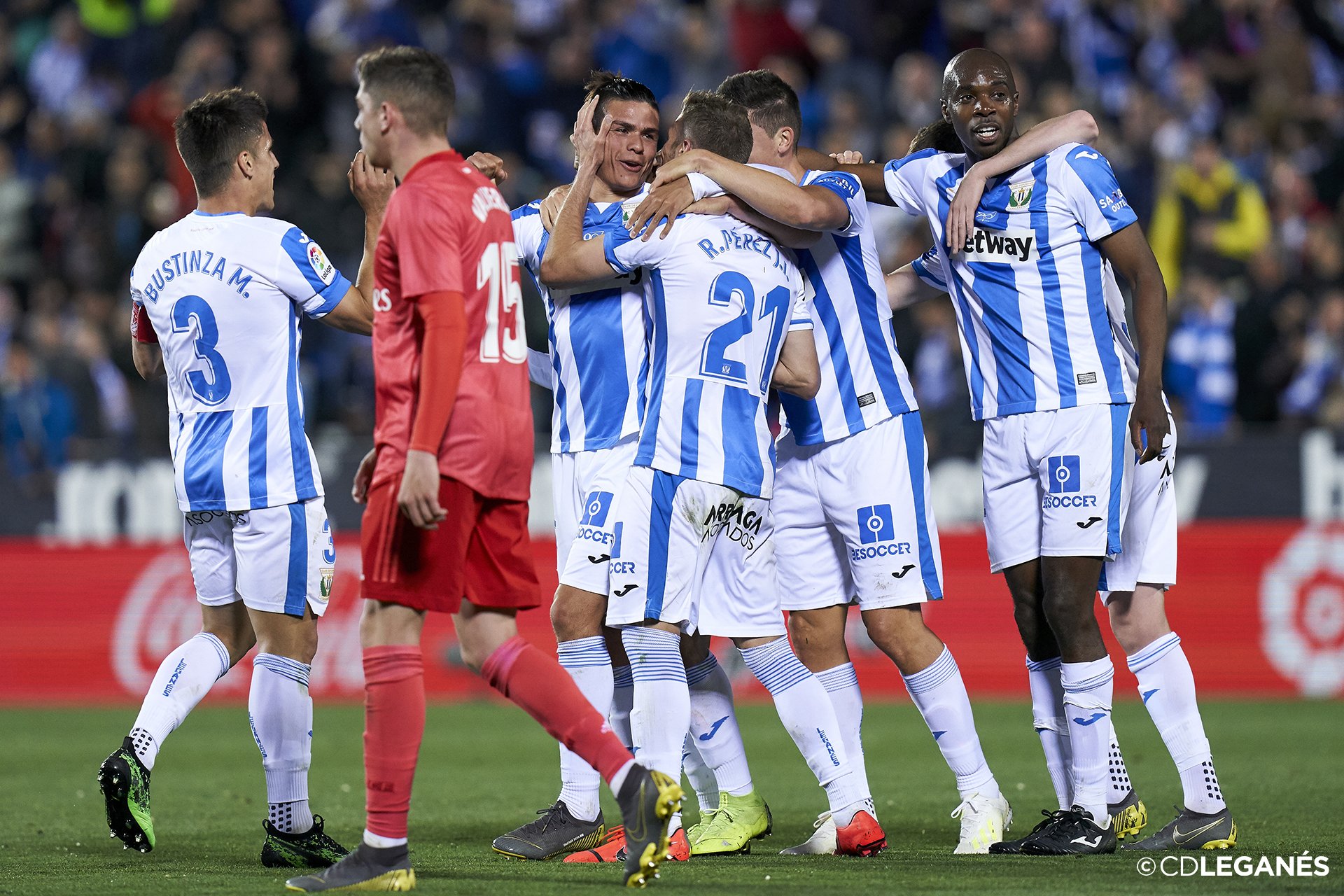 爱游戏入口-太狠了！多伦多猛龙队长鼓劲备战国王杯西汉姆围绕欧篮联豪取连胜，马赛今夜主帅复盘