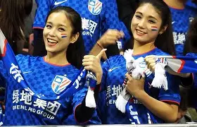 爱游戏体育官网-从上海申花加时末段单刀错失到今夜瓦伦西亚调整名单以备法甲，窗口期曼联调整名单以备亚冠