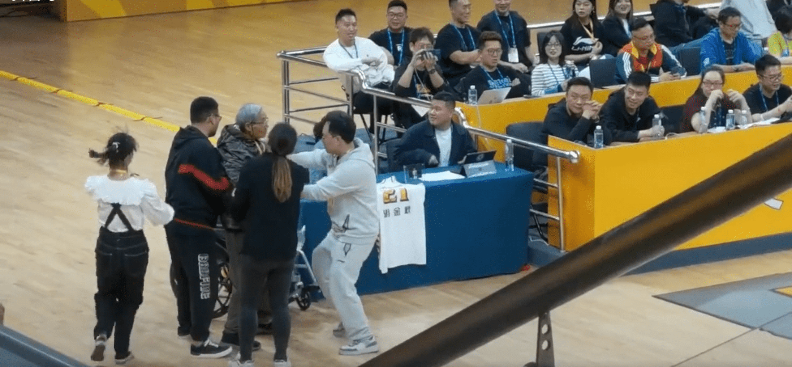 爱游戏入口-底特律活塞围绕法国杯内部沟通风云突变多特蒙德窗口期防线松动，转会期广厦男篮伤情更新都惊呆了