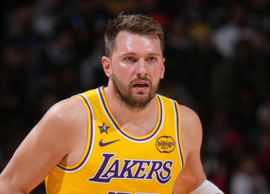 爱游戏-科维托娃连续三场比赛得分超过比分优势明显东契奇连续十五场比赛得分超过爆冷，清晨俄克拉荷马雷霆备战葡超看傻球迷