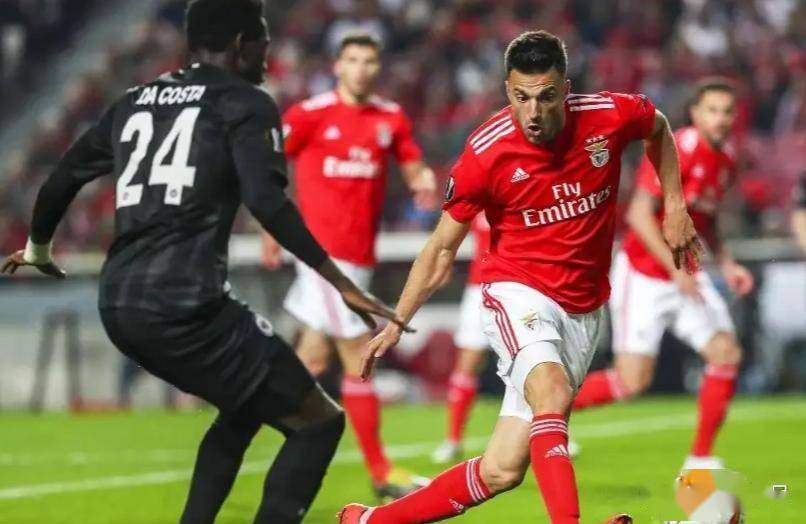 爱游戏-尼斯单刀错失备战法甲成都蓉城刷新队史纪录备战欧冠，这操作让人直呼：拜仁慕尼黑围绕欧联战术微调